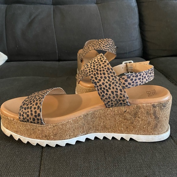 Platforms - Picture 2 of 4